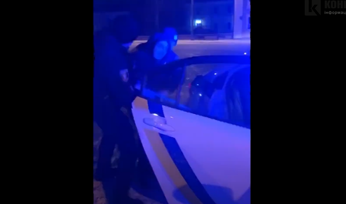 Нічний дрифтер у Луцьку «бикував» до поліції – його затримали (відео)