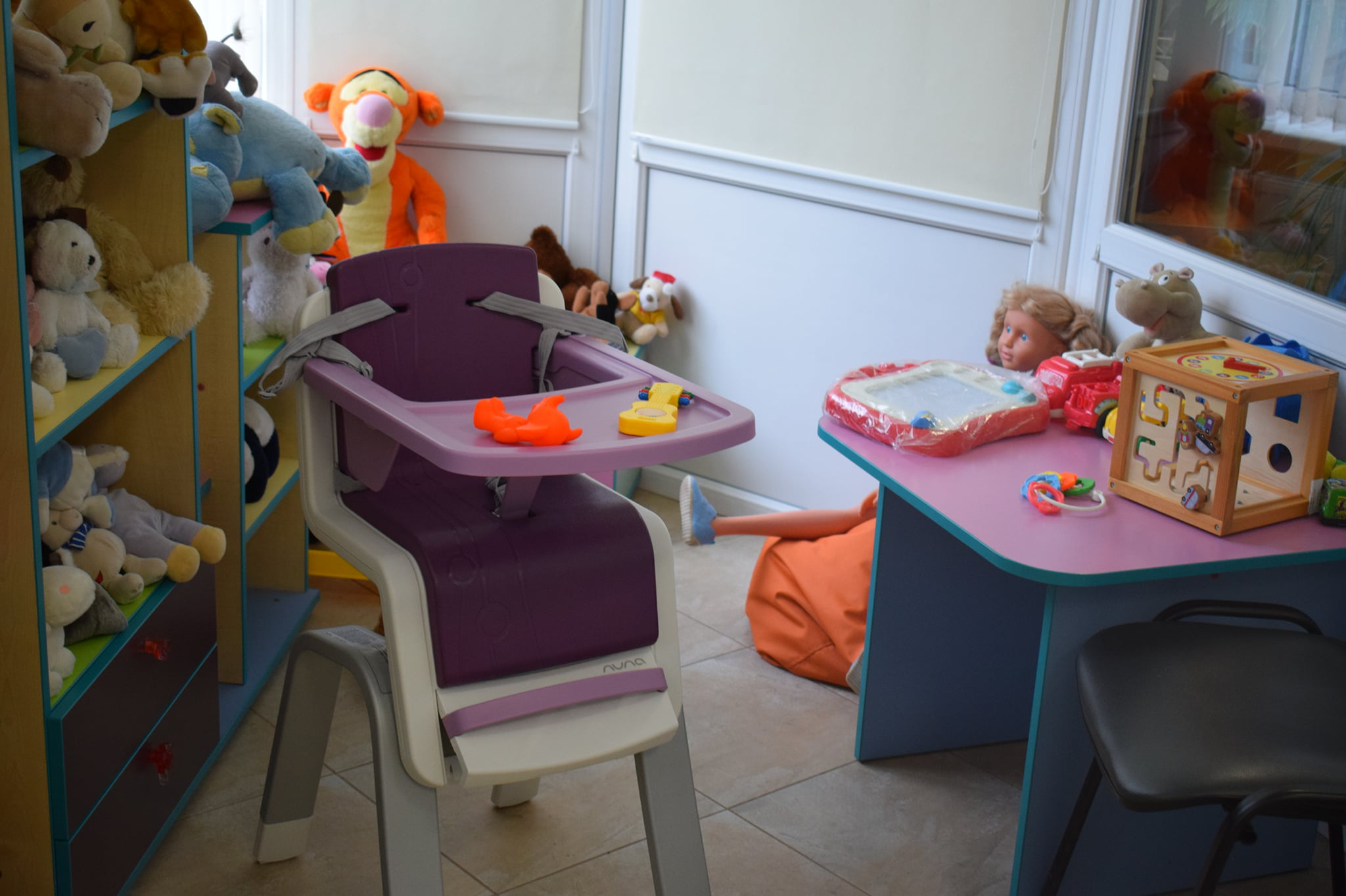 У Луцькому ЦНАПі з'явилися розвиваючі іграшки та стілець для годування (фото)