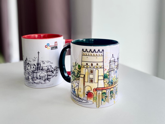 У Луцьку продають чашки із панорамою та символами міста (фото)