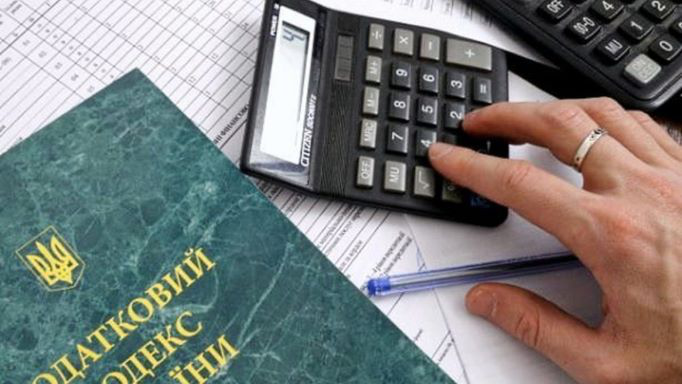 Таксисти, перукарі та астрологи: в Україні введуть податки для 20 професій