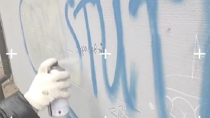 У Луцьку знищували наркотичні написи на стінах будівель (відео)