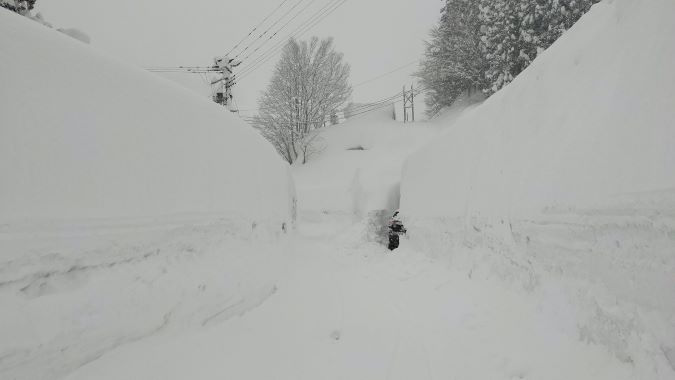 Понад 3 метри снігу: у Японії фіксують рекордні снігопади (відео)