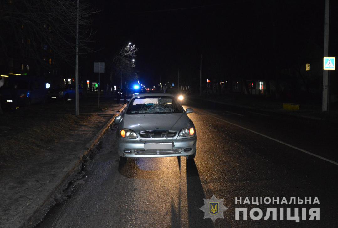 У Володимирі авто збило двох пішоходів на переході (фото, відео)