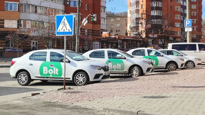 Низькі тарифи: в Україні таксисти відмовляються працювати 14 лютого