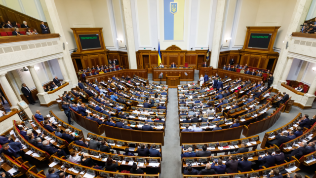 Майже половина депутатів Верховної Ради з виконавчими провадженнями
