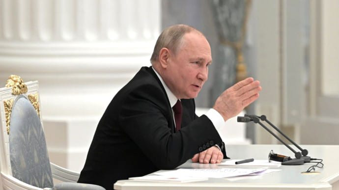 Путін офіційно направив війська РФ в Україну: опублікували укази