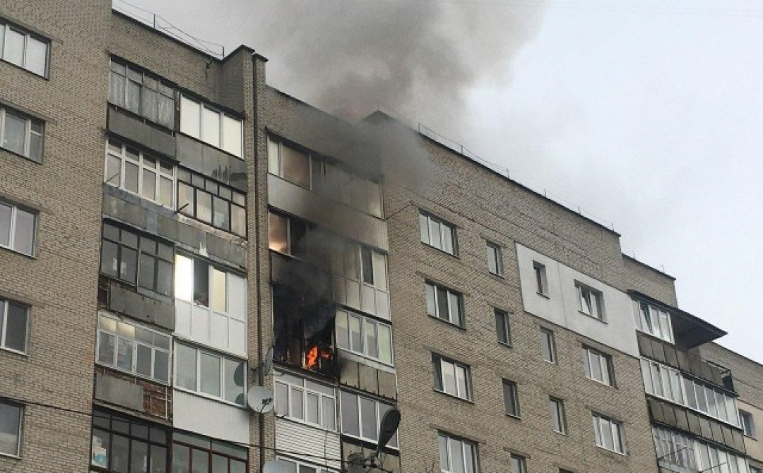 Необережне поводження з вогнем: у Луцьку спалахнув балкон багатоповерхівки