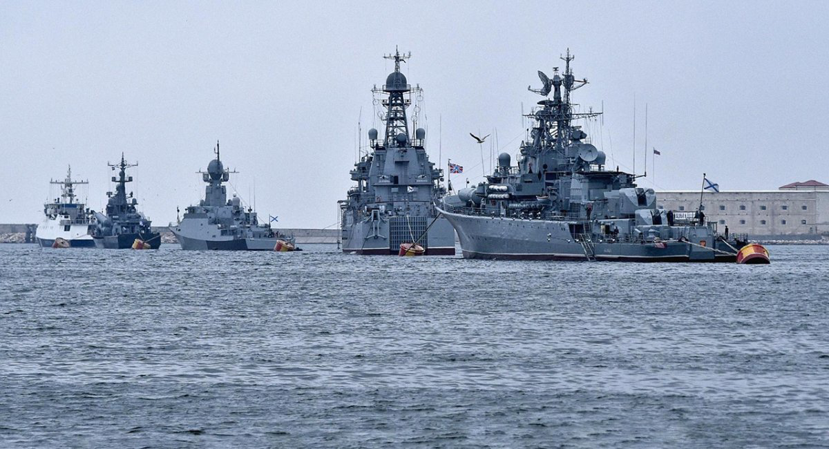 Росія зігнала до берегів України майже весь свій флот