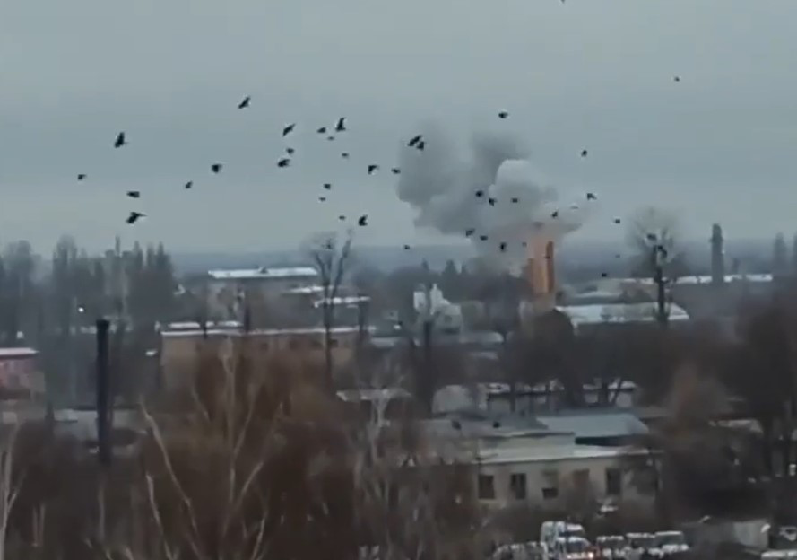 У Луцьку через вибухи постраждав один рятувальник (відео)