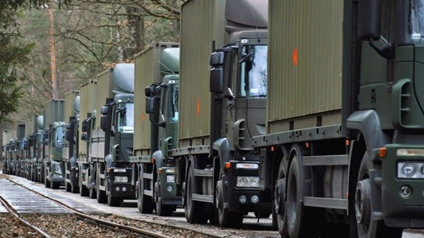 До України з Польщі прибула колона вантажівок зі зброєю