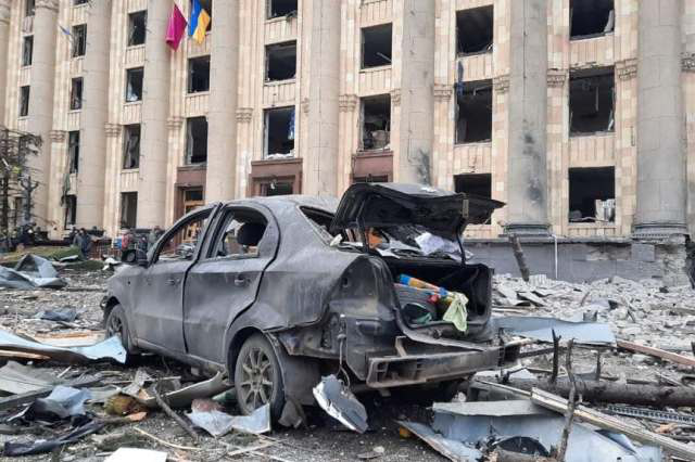 Внаслідок удару по будівлі Харківської ОДА – двоє загиблих (відео)