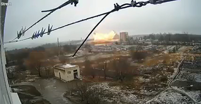 На Луганщині розбомбили пивзавод – загинула людина (відео)