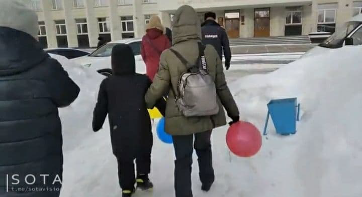 У Росії на протестах проти війни затримують навіть неповнолітніх
