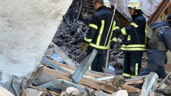 Загинули 13 людей: російські терористи вдарили по хлібзаводу на Київщині