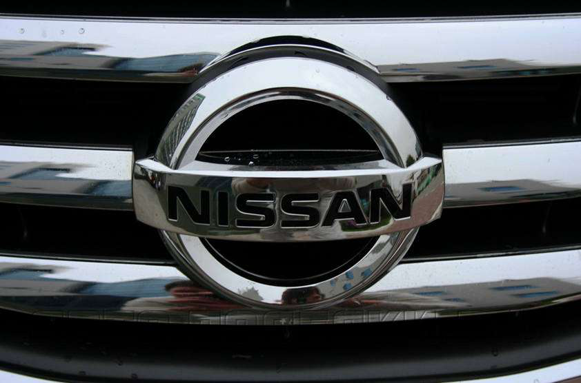 Nissan зупиняє виробництво і продаж автомобілів в Росії