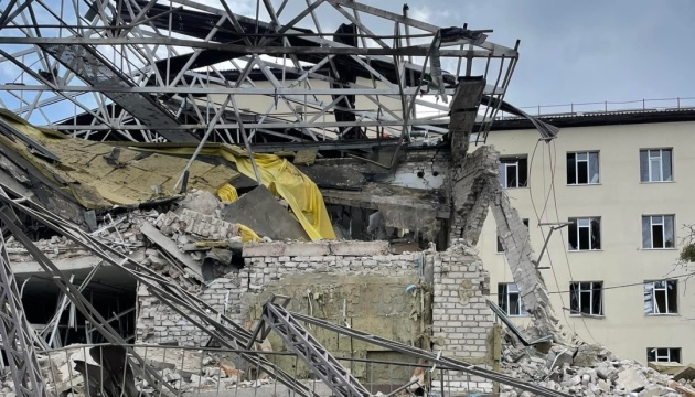 Російські окупанти пошкодили 61 лікарню в Україні