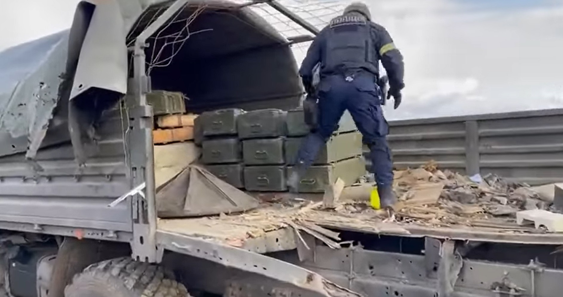 На Харківщині ЗСУ знищили колону ворожої техніки. Окупантів ловили місцеві мешканці