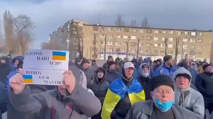 Жителі Мелітополя вийшли на мітинг: вимагають від окупантів відпустити мера