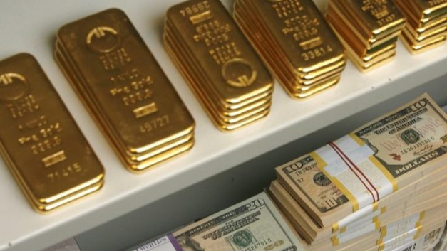 Через санкції рф втратила доступ до половини своїх золотовалютних резервів