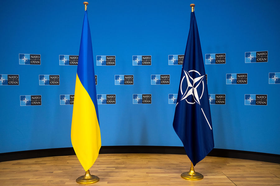 НАТО має відправити в Україну озброєну миротворчу місію, – Качинський
