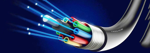 Які види оптоволоконних кабелів існують і чим вони відрізняються?