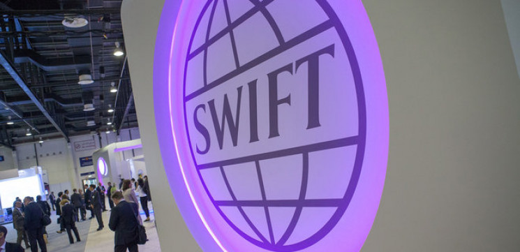 Три білоруські банки офіційно відключили від SWIFT