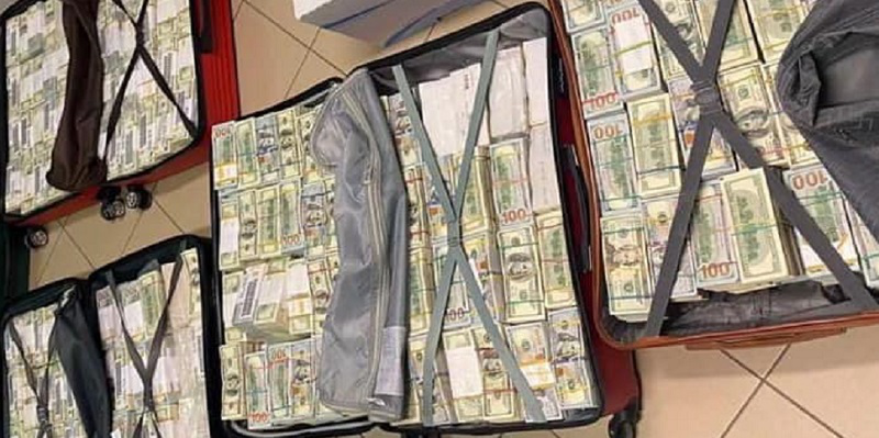 Валізи готівки: з України до Угорщини намагались вивезти майже 30 мільйонів доларів (фото)