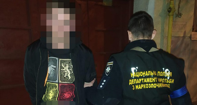 У Луцьку затримали 19-річного наркоторговця (фото, відео)