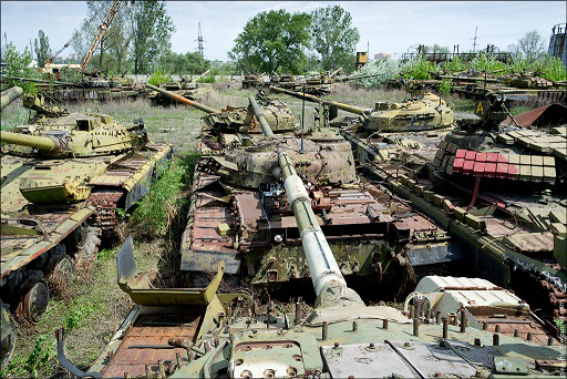 Розвідка: «Розконсервована» російська техніка розкрадена – командир танкового полку застрелився