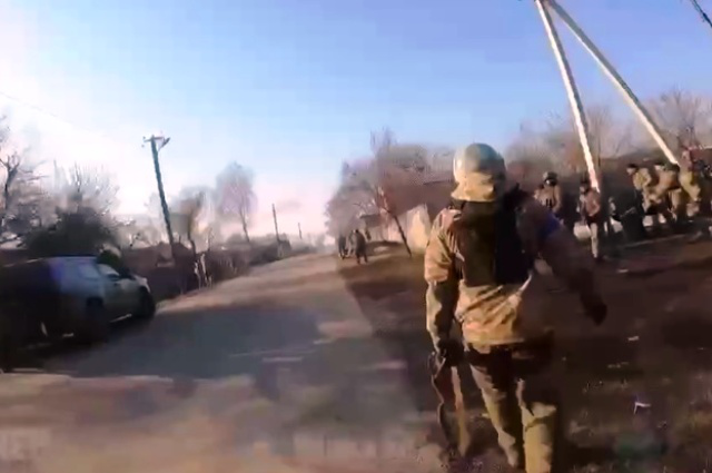 Голлівудські бойовики відпочивають: оприлюднили відео боїв на Харківщині (18+)