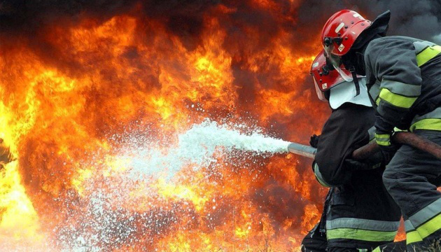 Рятувальники локалізували пожежу на нафтобазі в Луцьку