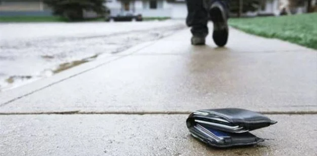 З грошима і документами: у Луцьку знайшли власника загубленого гаманця