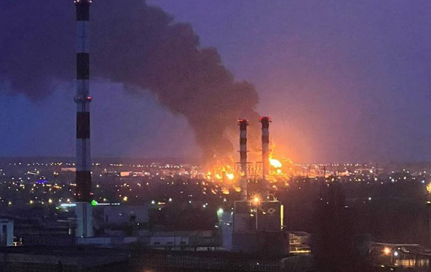 У російському Бєлгороді загорілася нафтобаза (оновлено)