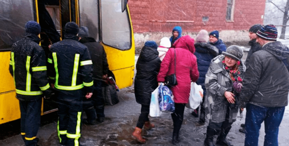 Влада 3 квітня спробує евакуювати людей з Маріуполя та Луганщини