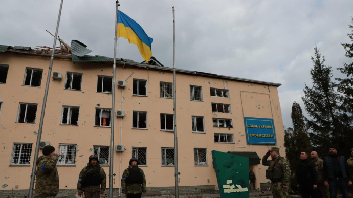Українські прапори замайоріли над підрозділами прикордонників Чернігівщини