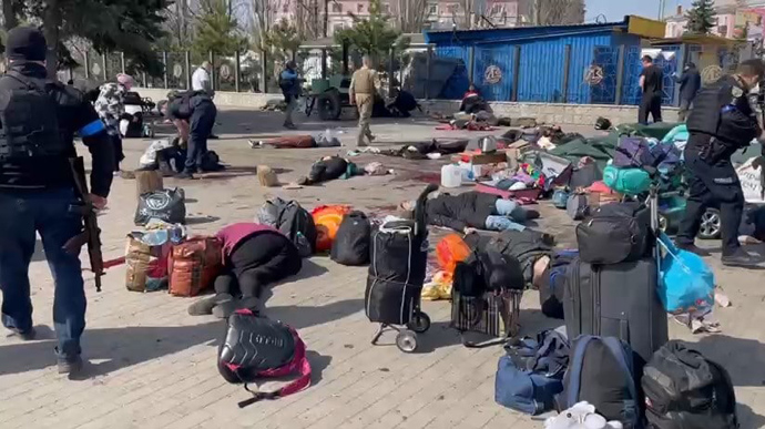 Окупанти вдарили ракетою у вокзал Краматорська: є десятки загиблих (фото, відео)