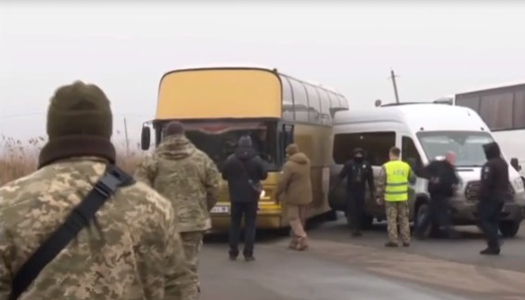 Росіяни відпустили автобуси гумконвою, які утримували три дні в Мелітополі