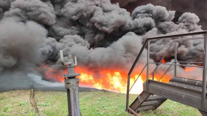 росіяни знову обстріляли нафтопереробний завод на Луганщині (фото)