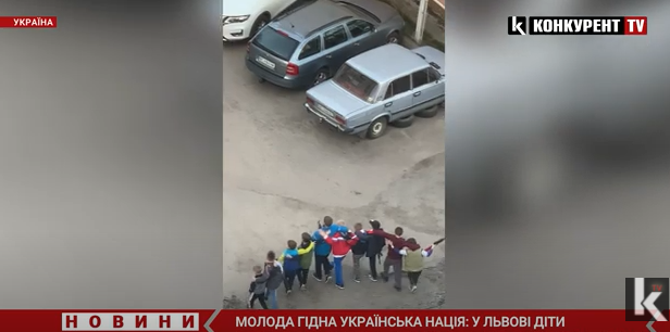 Захищають Україну в себе у дворі: львівські дітлахи показали, що таке патріотизм (відео)