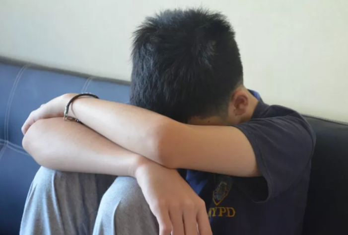 Плата за мовчання: у Ковелі 11-річну дитину змусили винести з дому понад 20 тисяч гривень
