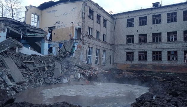 В Україні повністю зруйновані 102 заклади освіти