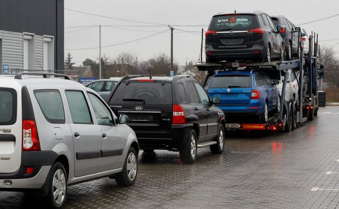 «Нульове» розмитнення: через Волинь ввезли вже майже п'ять тисяч автомобілів