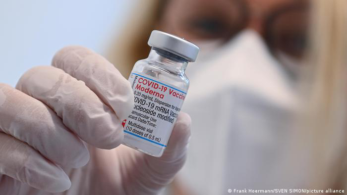 Данія першою у світі зупиняє вакцинацію від коронавірусу