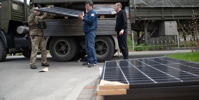 Ілон Маск передав Україні системи зберігання енергії Tesla Powerwall (відео)