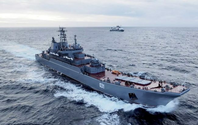 Після удару по Зміїному росія активізувала свій флот у Чорному морі (відео)