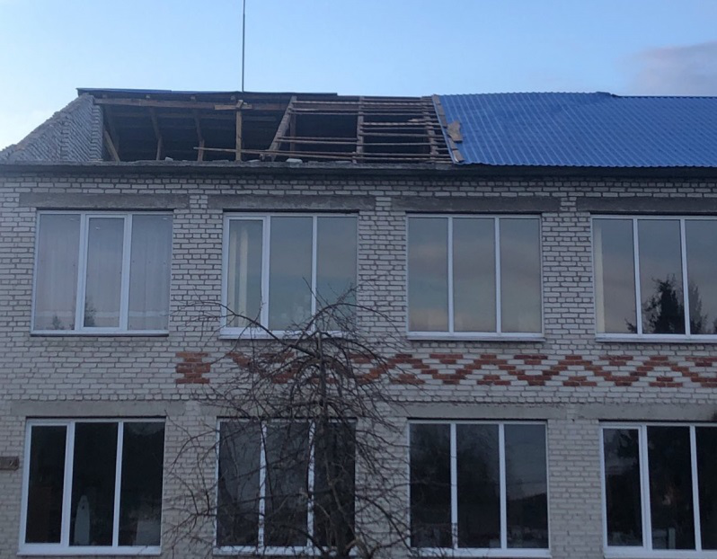 На Ратнівщині негода пошкодила дах дитсадка (фото)