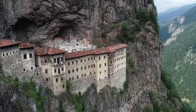 У Туреччині відкрили для відвідувачів унікальний монастир