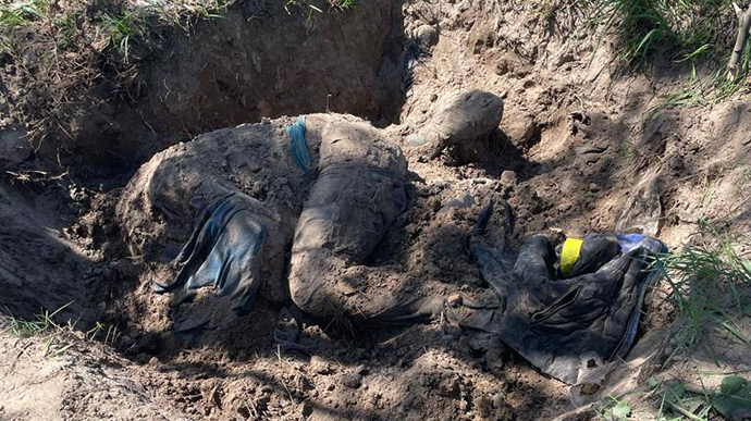 На Київщині знайшли ще три тіла: вбиті пострілами в голову