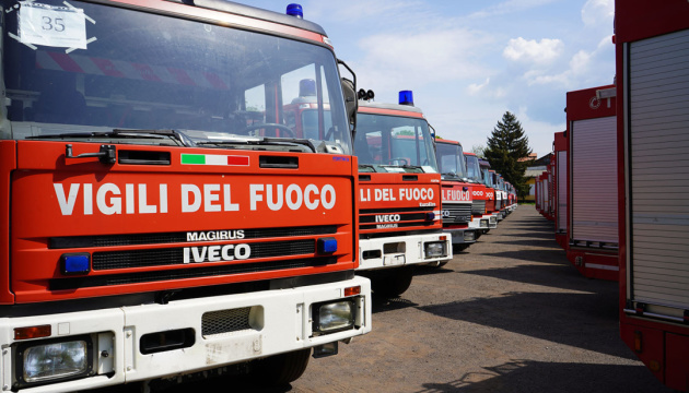 Італія передала Україні 45 пожежних машин (відео)