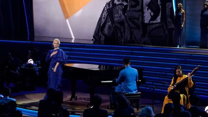 Заспівала на сцені Греммі: Міка Ньютон вперше за 9 років випустила пісню, яку присвятила Україні